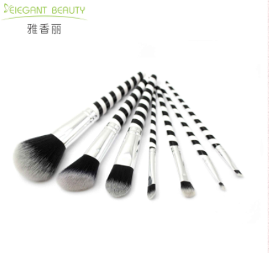 化妆的时候需要哪些工具？